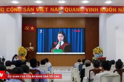 BTL Vùng Cảnh sát biển 4 tuyên truyền pháp luật cho người dân xã Sơn Kiên và xã Hòn Đất