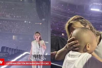 Jimin (BTS) dành cái ôm ấm áp cho em bé đang chiến đấu với bệnh ung thư