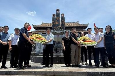 Đảng bộ Tổng công ty Thuốc lá Việt Nam tưởng niệm các Anh hùng liệt sĩ tại Trường Sơn