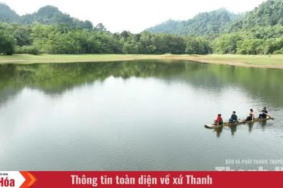 Nơi mặt hồ phẳng lặng soi bóng mây trời