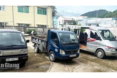 Phát hiện 8 ô tô hết hạn kiểm định, quá niên hạn tại Kiên Hải