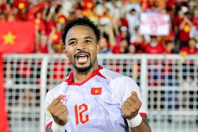 Nguyễn Xuân Son mở tỷ số giúp Việt Nam hạ Malaysia 2-0 và xóa dớp 16 năm tại Kuala Lumpur