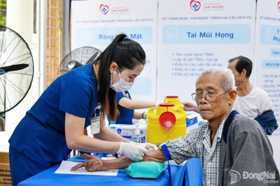 Nhiều địa phương triển khai khám sức khỏe định kỳ cho người dân