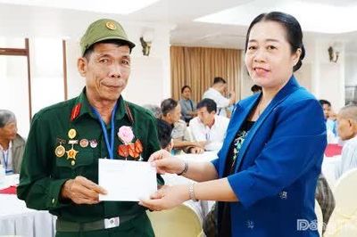 Đồng Tháp: Tiễn Đoàn người có công đi viếng Lăng Chủ tịch Hồ Chí Minh