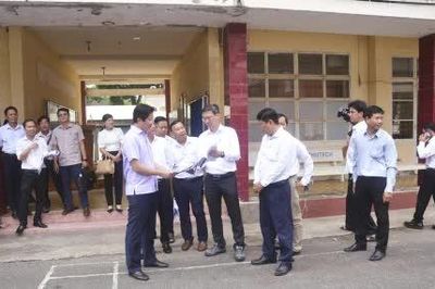 Phó Chủ tịch UBND tỉnh Huỳnh Minh Tuấn khảo sát dự án cải tạo Trường THPT Trần Hưng Đạo
