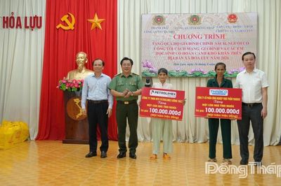 Công an Đồng Tháp trao gần 500 triệu đồng cho chương trình an sinh xã hội