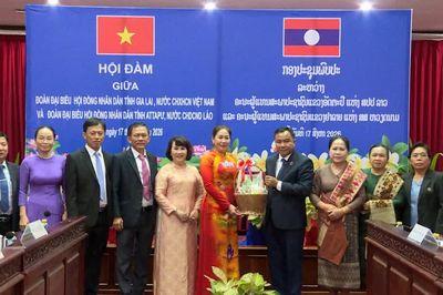 Thường trực HĐND tỉnh Gia Lai hội đàm với Thường trực HĐND tỉnh Attapeu