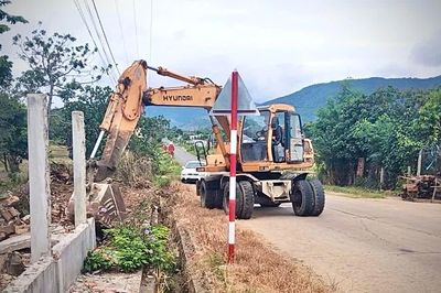 36 hộ dân xã Tơ Tung tự nguyện bàn giao mặt bằng thi công đường giao thông