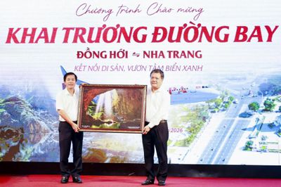 Lãnh đạo tỉnh Khánh Hòa tham dự chương trình chào mừng khai trương đường bay Đồng Hới - Cam Ranh của tỉnh Quảng Trị