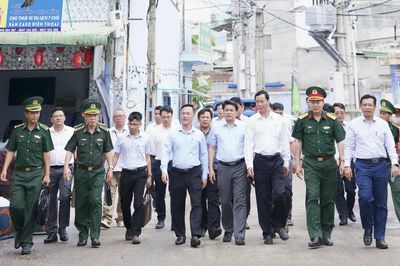 Chủ tịch UBND tỉnh Nguyễn Việt Hùng kiểm tra công tác phòng, chống thiên tai tại phường Đông Hải và xã Bác Ái Tây