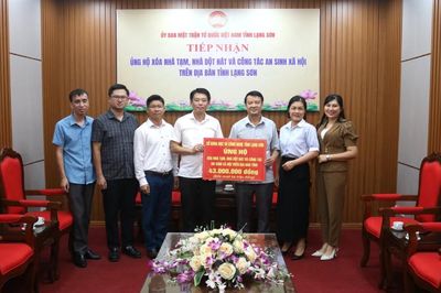 Sở Khoa học và Công nghệ trao kinh phí ủng hộ chương trình xóa nhà tạm, nhà dột nát