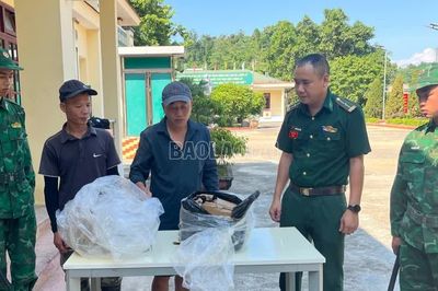 Thủ đoạn buôn lậu mới trên sông Hồng: Thả trôi hàng lậu, dùng xuồng điện "ngụy trang" vượt biên