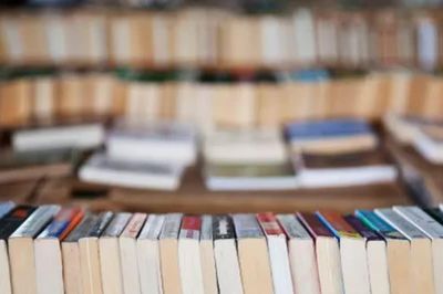 Cơn sốt gom mua sách cũ toàn cầu: Các gã khổng lồ AI săn lùng dữ liệu huấn luyện
