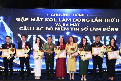 'Thuật toán thích giật gân, chúng ta chọn sự tử tế'