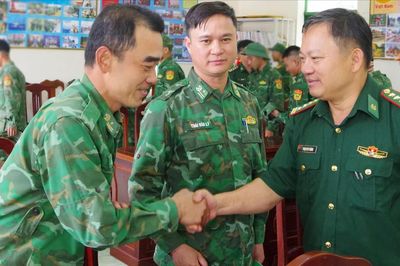 Động viên lực lượng biên phòng hỗ trợ xây dựng trường nội trú Quảng Trực