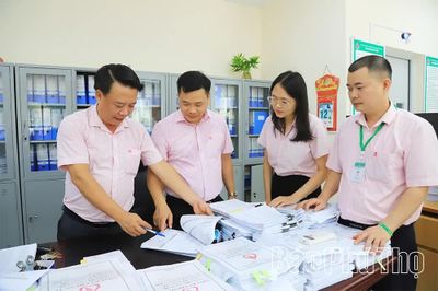 Khi dòng vốn của Đảng bén rễ vùng khó khăn - Kỳ 2: Những đảng viên tận tuỵ và cuộc cách mạng lòng dân