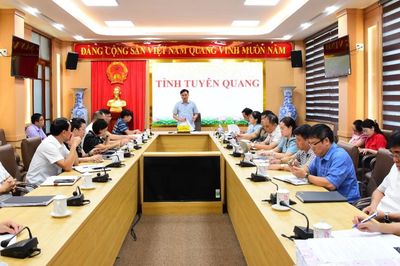 Phó Chủ tịch UBND tỉnh Đỗ Anh Tuấn làm việc về tiến độ xây dựng Đề án tổ chức lại các Trung tâm Y tế khu vực