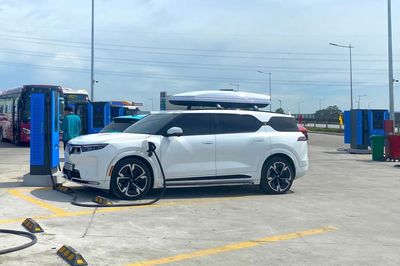 Trạm dừng nghỉ phải hoàn thiện hạ tầng sạc điện trước 1/1/2027