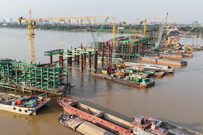 Hà Nội: Cầu Trần Hưng Đạo tăng tốc dựng vòm thép sau khi hoàn thành 100% cọc khoan nhồi