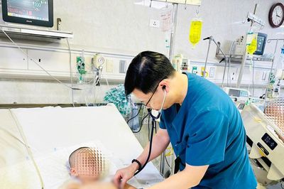 Kích hoạt báo động đỏ cứu bé 6 tuổi bị cọc hàng rào xuyên bụng
