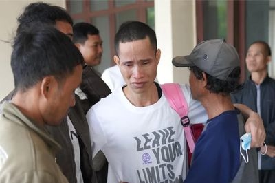 Những người trở về từ ảo vọng 'việc nhẹ lương cao'
