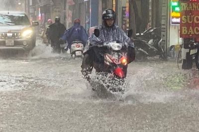 Mưa lớn gia tăng từ đêm 18/8 tại Hà Nội