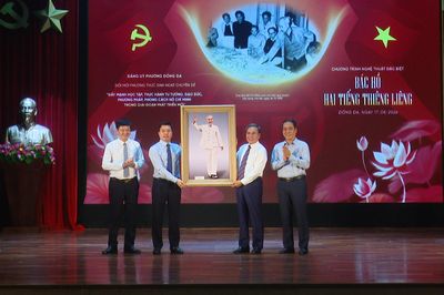 Phường Đống Đa công diễn chương trình nghệ thuật 'Bác Hồ - Hai tiếng thiêng liêng'