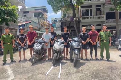 Khởi tố nhóm thanh thiếu niên chém người vô cớ trên phố
