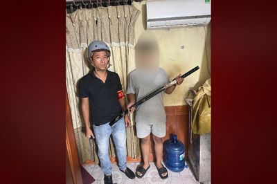 Nam thanh niên 17 tuổi cất giấu nhiều vũ khí thô sơ