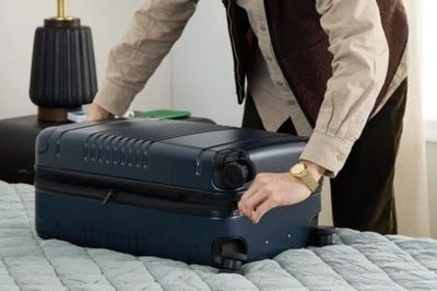Vị trí tệ nhất để đặt vali khi nhận phòng khách sạn, rất nhiều người làm sai