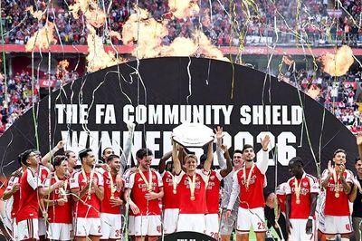 Arsenal mở màn mùa giải hoàn hảo, đánh bại Manchester City để nâng Siêu cúp nước Anh
