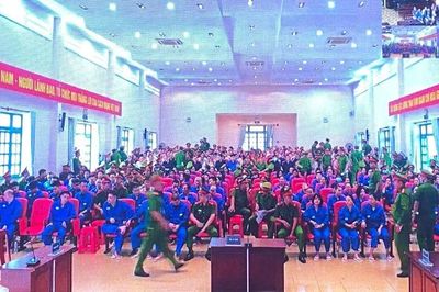 Xét xử 227 bị cáo vụ VN10: Ca sĩ Chi Dân và 'cô tiên từ thiện' nói gì trước tòa?