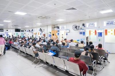 Bệnh viện Chợ Rẫy cảnh báo 'dịch vụ' bốc số nhỏ, khám bệnh nhanh trên MXH