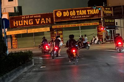 Truy tìm nhóm thanh niên mang hung khí, lạng lách náo loạn đường phố ở Bắc Ninh