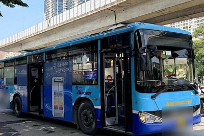 Tai nạn giữa xe buýt và xe máy trên đường Nguyễn Trãi: Một cháu nhỏ tử vong