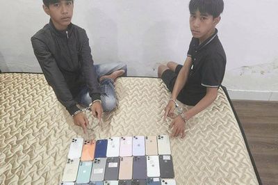 Hai anh em ruột 'cuỗm' 27 chiếc iPhone, chạy từ Đà Nẵng ra Huế vẫn không thoát