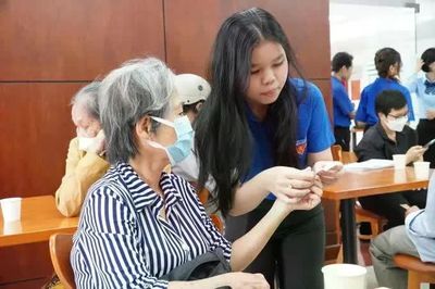 Điều kiện hưởng trợ cấp hưu trí xã hội: Tiếp tục giữ 75 tuổi hay giảm xuống 70 tuổi