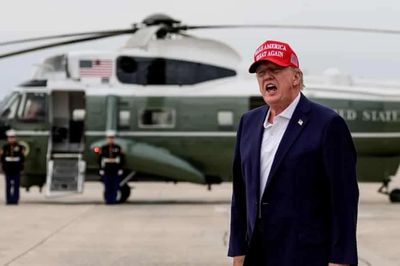 Ông Trump đe dọa sẽ ném bom Oman nếu 'cản đường' ở eo biển Hormuz