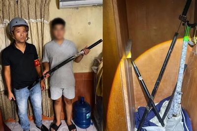 Bị tổ công tác 141 kiểm tra, nam thanh niên lộ nhiều hung khí tại nơi ở