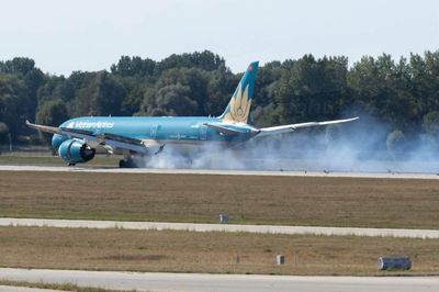 Boeing 787 Vietnam Airlines bay vòng, xả nhiên liệu ở Munich
