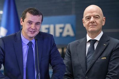 Giám đốc FIFA rời ghế sau khi chỉ trích ông Infantino