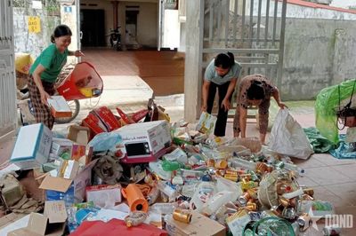Gom phế liệu, góp yêu thương
