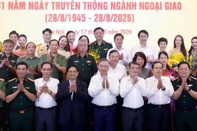 Gặp mặt kỷ niệm nhân dịp Ngày truyền thống ngành Công an và ngành Ngoại giao