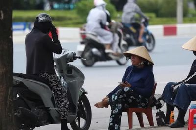 Người hâm mộ dè dặt trước giá vé 'chợ đen' trận bán kết Việt Nam - Malaysia