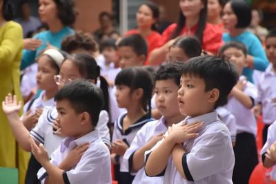 Dấu ấn khó quên của học sinh lớp 1 trong ngày đầu tiên đi học