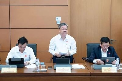 Ủy ban Thường vụ Quốc hội ban hành 4 nghị quyết về nhân sự