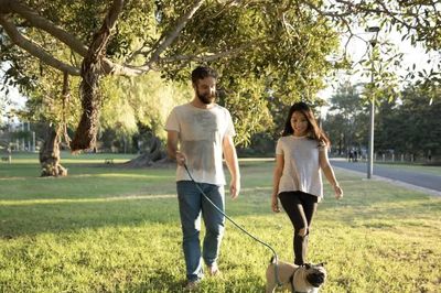 Lợi ích không ngờ tới của việc vợ chồng đi bộ cùng nhau