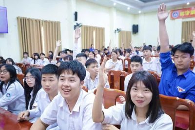 Không đỗ lớp 10 công lập: Ngã rẽ tuổi 15