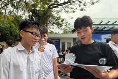 Thi lớp 10 còn hai môn Văn và Toán là 'quay về thời kỳ 30 năm trước'