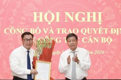 Tân Giám đốc Sở Nội vụ Hà Nội Nguyễn Quang Hiếu nhận nhiệm vụ